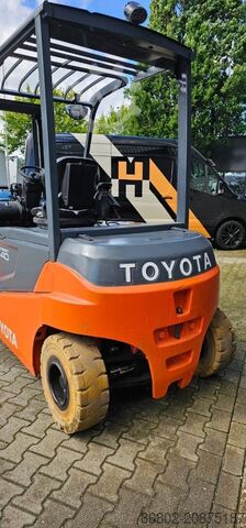 Forklift Toyota 8FBMT40