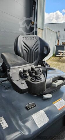 Forklift Toyota 8FBMT40