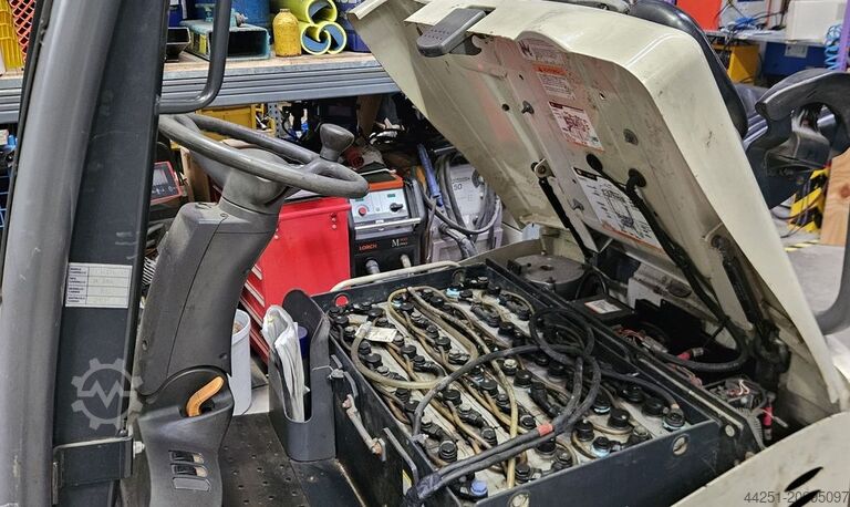 Carretilla eléctrica de 3 ruedas contrapesada Crown SC 5360