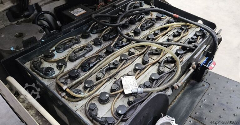 Carretilla eléctrica de 3 ruedas contrapesada Crown SC 5360