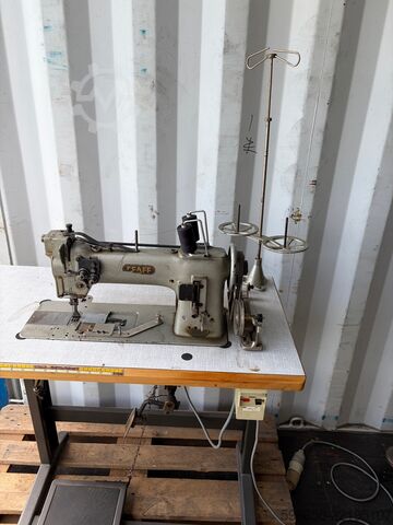 PFAFF 122-6B S Naaimachine voor het naaien van leer en bekledingsstof met drievoudig transport PFAFF 122-6B S Maszyna do szycia skóry tapicerki transport potrójny PFAFF 122-6B S Maszyna do szycia skóry tapicerki transport potrójny