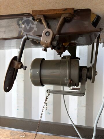 PFAFF 122-6B S Naaimachine voor het naaien van leer en bekledingsstof met drievoudig transport PFAFF 122-6B S Maszyna do szycia skóry tapicerki transport potrójny PFAFF 122-6B S Maszyna do szycia skóry tapicerki transport potrójny