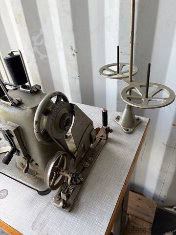 PFAFF 122-6B S Naaimachine voor het naaien van leer en bekledingsstof met drievoudig transport PFAFF 122-6B S Maszyna do szycia skóry tapicerki transport potrójny PFAFF 122-6B S Maszyna do szycia skóry tapicerki transport potrójny