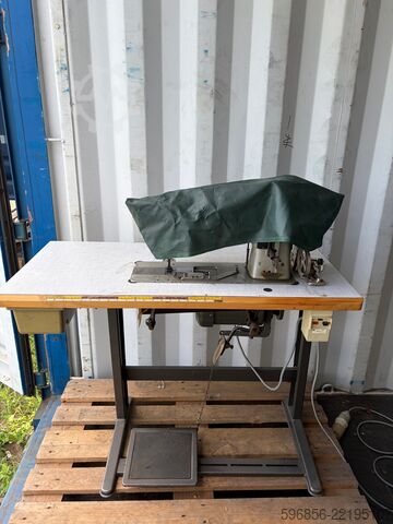 PFAFF 122-6B S Naaimachine voor het naaien van leer en bekledingsstof met drievoudig transport PFAFF 122-6B S Maszyna do szycia skóry tapicerki transport potrójny PFAFF 122-6B S Maszyna do szycia skóry tapicerki transport potrójny