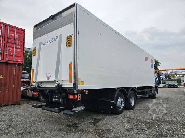 Koelwagen Volvo FM330 Multizone Lenk u. Kühlkoffer