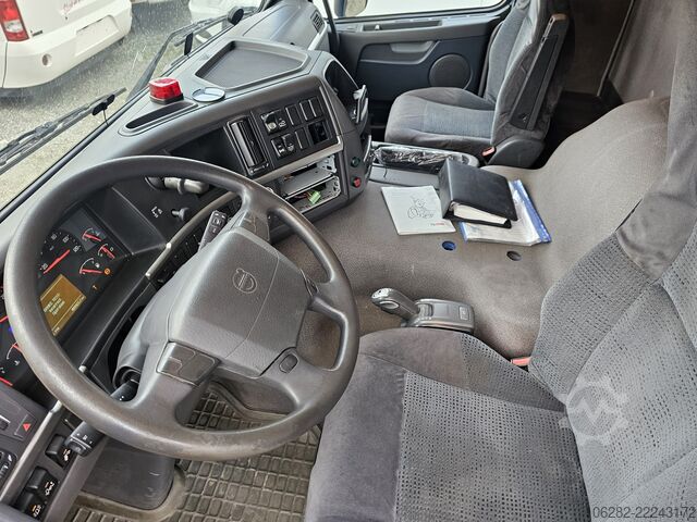 Koelwagen Volvo FM330 Multizone Lenk u. Kühlkoffer