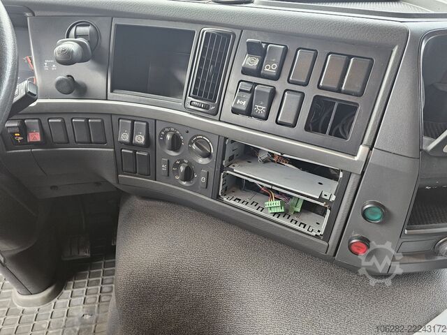 Koelwagen Volvo FM330 Multizone Lenk u. Kühlkoffer