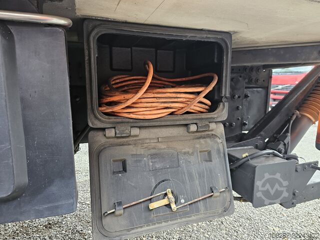 Koelwagen Volvo FM330 Multizone Lenk u. Kühlkoffer