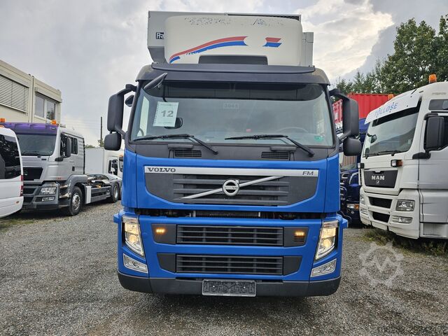 Koelwagen Volvo FM330 Multizone Lenk u. Kühlkoffer