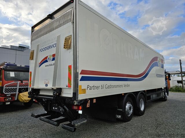 Camion cu cutie frigorifică VOLVO FM330 6x2 FRIGOBLOCK Multizone Lenk u. L
