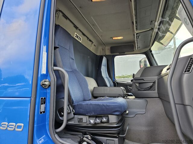 Camion cu cutie frigorifică VOLVO FM330 6x2 FRIGOBLOCK Multizone Lenk u. L