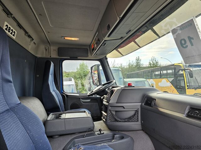 Camion cu cutie frigorifică VOLVO FM330 6x2 FRIGOBLOCK Multizone Lenk u. L