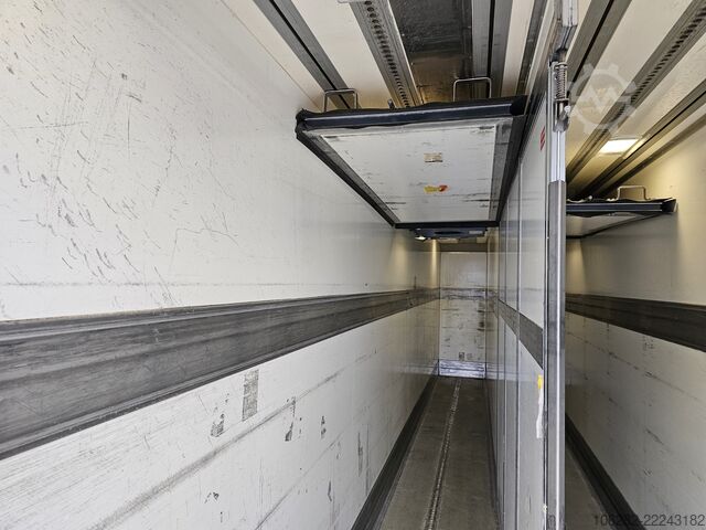 Camion cu cutie frigorifică VOLVO FM330 6x2 FRIGOBLOCK Multizone Lenk u. L