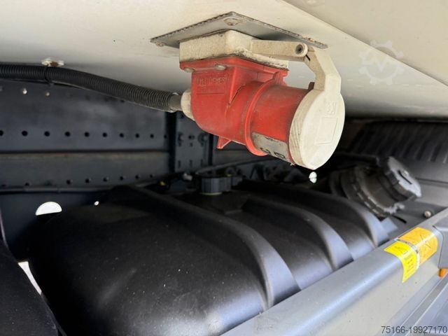 Hűtős teherautó MERCEDES-BENZ ATEGO 1223 L Kühlkoffer 7 m LBW 1,5 T*THERMO*GDP