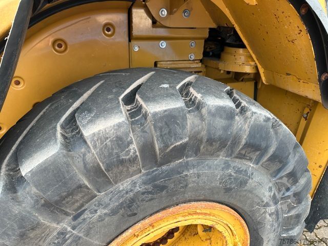 Wheel loader CATERPILLAR Radlader 962H/ AC/ 9.300 Bh/ Scheckheft CAT