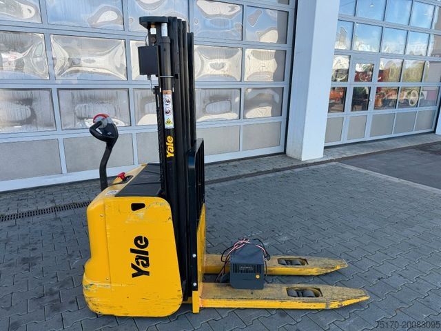 Manual stacker YALE MS 12 AC / Triplex: 4m! / nur 180h! / 2014