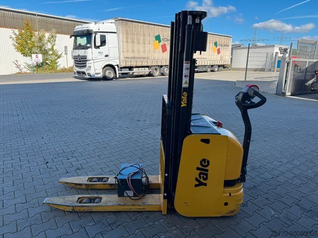 Wózek podnośnikowy ręczny YALE MS 12 AC / Triplex: 4m! / nur 180h! / 2014