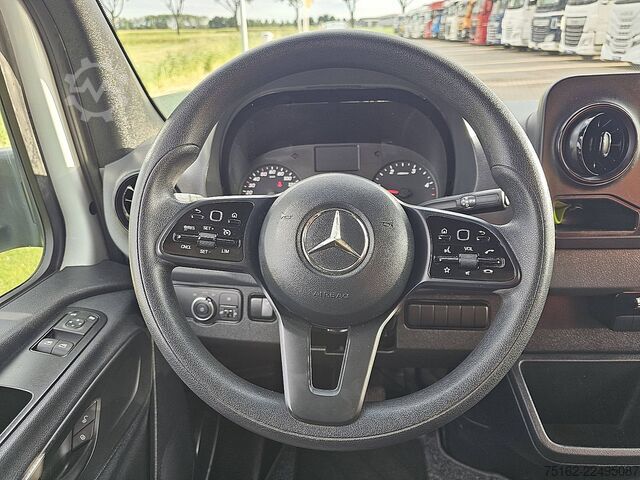 Valise MERCEDES-BENZ SPRINTER 515 Bakwagen Laadklep!