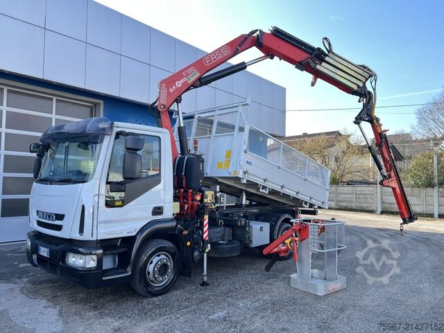 Driezijdige kipper met kraan Iveco Eurocargo 140e22