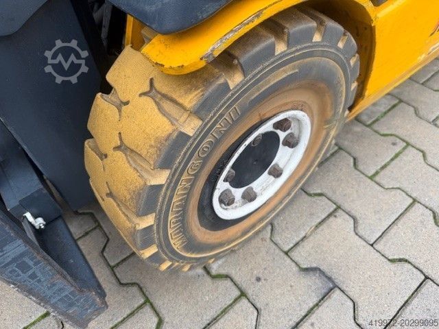 Elektryczny wózek widłowy 3 kołowy Jungheinrich EFG 213