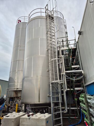 Cream tank Kuipers Woudsend BV T6.03