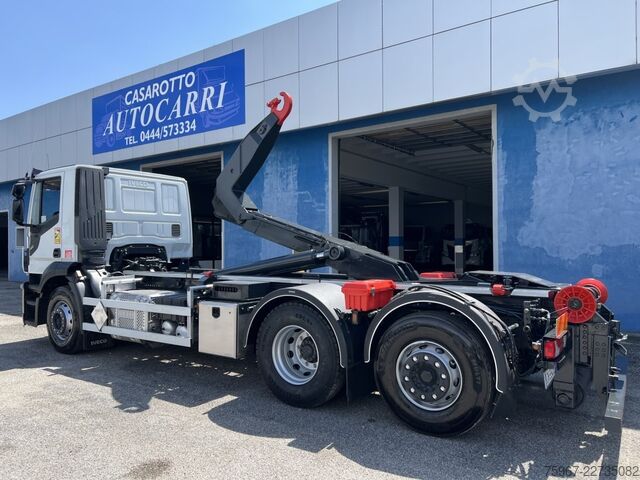 Hákový nosič kontejnerů Iveco Stralis 460