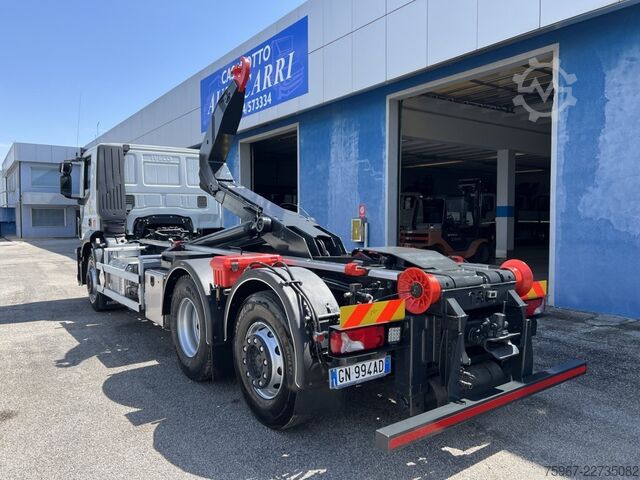 Hákový nosič kontejnerů Iveco Stralis 460