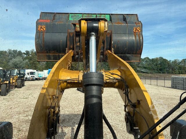 Nakladač Caterpillar 962M + 13.107HOURS + BIG BUCKET + PERFECT WORKI...