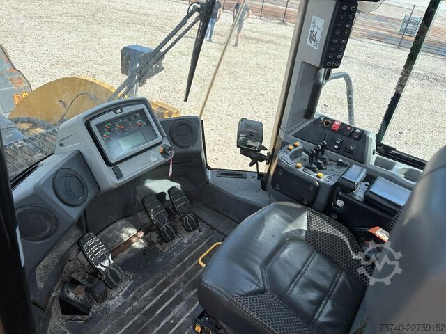 Nakladač Caterpillar 962M + 13.107HOURS + BIG BUCKET + PERFECT WORKI...