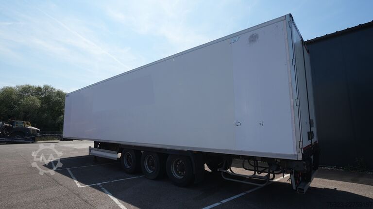 Transporte refrigerado/congelado LAMBERET 3 Axle frigo trailer Carrier Vector 1950 mt Bi-...