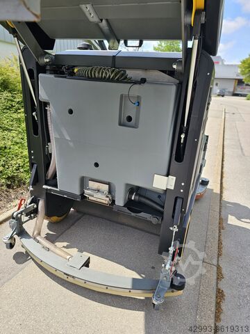 Fregadora combinada con conductor a bordo Kärcher B 300Ri Diesel