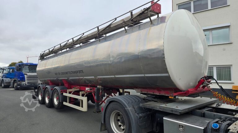 Tanker semitrailer  Fabr. Lück  Magyar - 28585 L - 5 Kammern