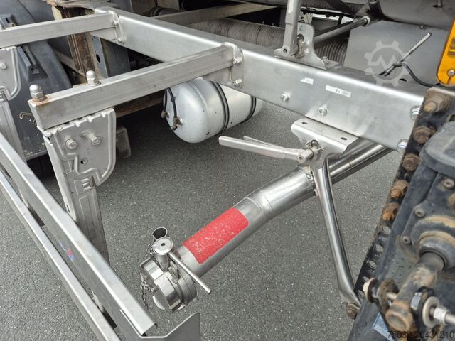 Tanker semitrailer  Fabr. HLW - 31.000 Liter - 3 Tankkammern