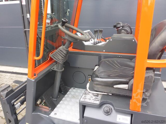 Carregador frontal de quatro vias Combilift C3000