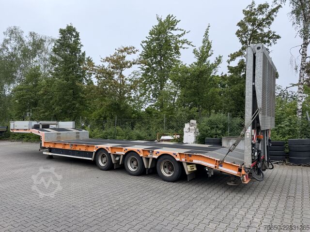 Semirimorchio ribassato Humbaur HTS30  3 Achs Satteltieflader, neuwertig