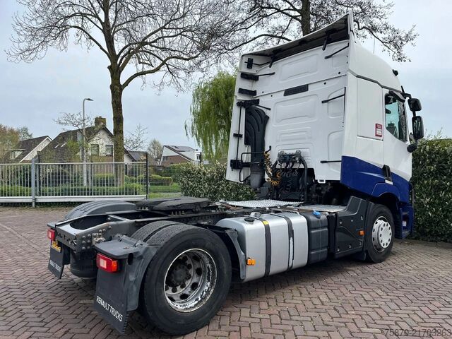 Standard-SZM Renault T HD001