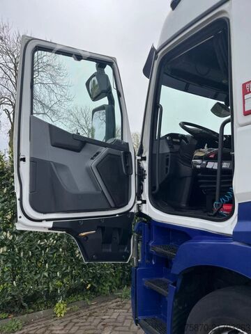 Standard-SZM Renault T HD001