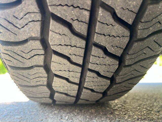 Panelová dodávka VOLKSWAGEN CRAFTER 2.0 TDI MIXTO PLUS KLIMA SHZ AHK MASSAGE