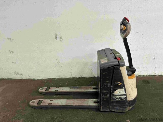 Transpalette manuel Crown WP 3015