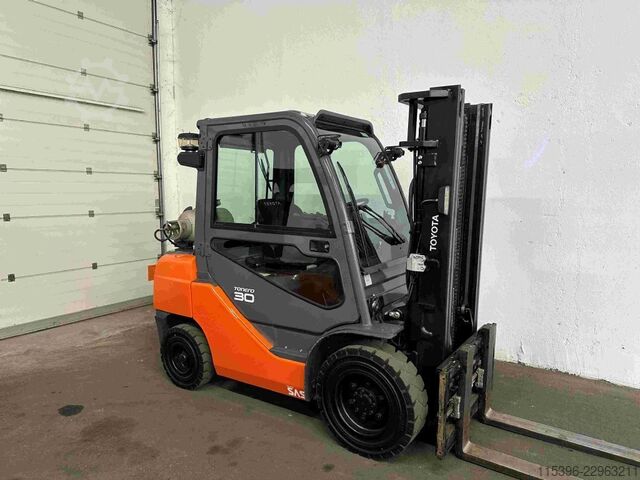 Chariot élévateur GPL Toyota 02-8FGF30