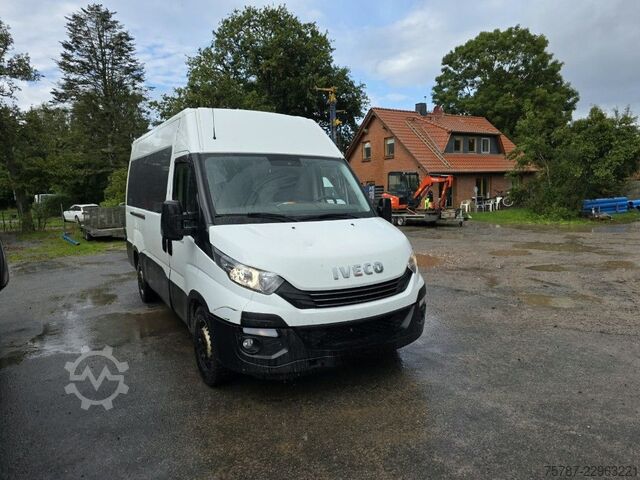 Fourgon surélevé IVECO 35S16 HiMatic, Klima Automat, 1+2 Sitzer, AHK