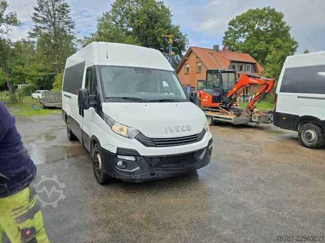 Fourgon surélevé IVECO 35S16 HiMatic, Klima Automat, 1+2 Sitzer, AHK
