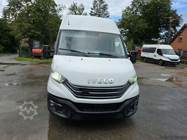 Fourgon surélevé IVECO 35S16 HiMatic, Klima Automat, 1+2 Sitzer, AHK