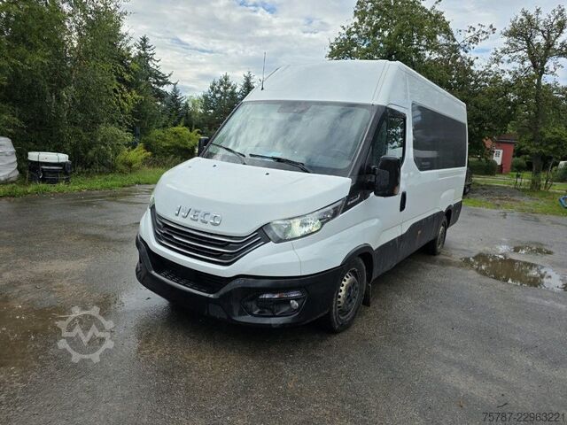 Fourgon surélevé IVECO 35S16 HiMatic, Klima Automat, 1+2 Sitzer, AHK