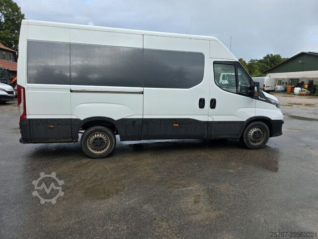 Fourgon surélevé IVECO 35S16 HiMatic, Klima Automat, 1+2 Sitzer, AHK