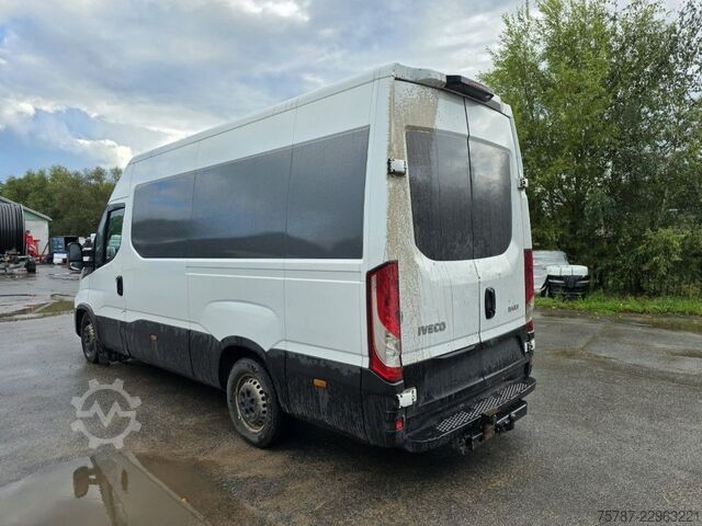 Fourgon surélevé IVECO 35S16 HiMatic, Klima Automat, 1+2 Sitzer, AHK