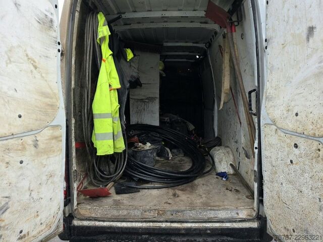 Fourgon surélevé IVECO 35S16 HiMatic, Klima Automat, 1+2 Sitzer, AHK