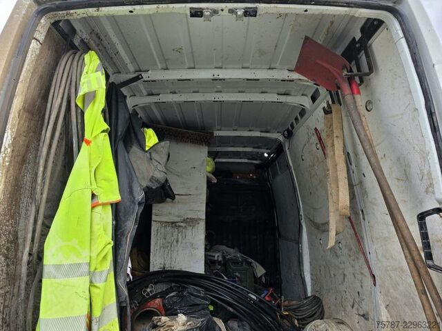 Fourgon surélevé IVECO 35S16 HiMatic, Klima Automat, 1+2 Sitzer, AHK