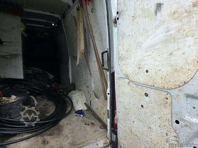 Fourgon surélevé IVECO 35S16 HiMatic, Klima Automat, 1+2 Sitzer, AHK