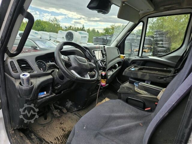 Fourgon surélevé IVECO 35S16 HiMatic, Klima Automat, 1+2 Sitzer, AHK
